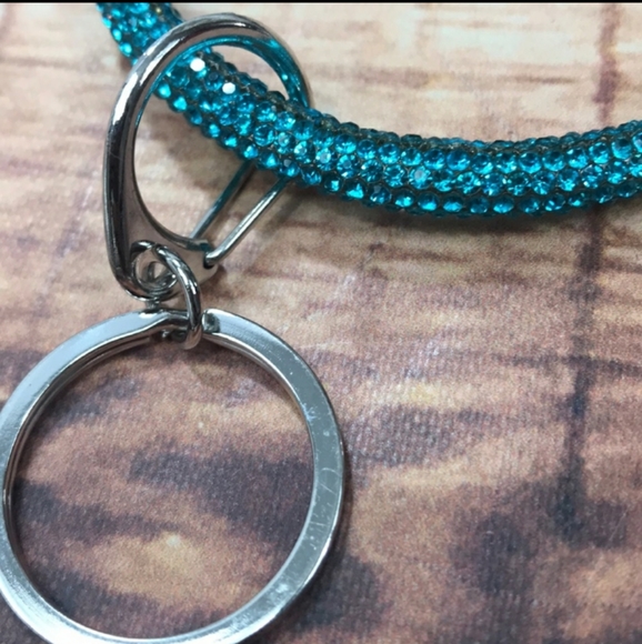 << Keychain Bracelet Teal Rhinestone Key Fob >> - Picture 2 of 3
